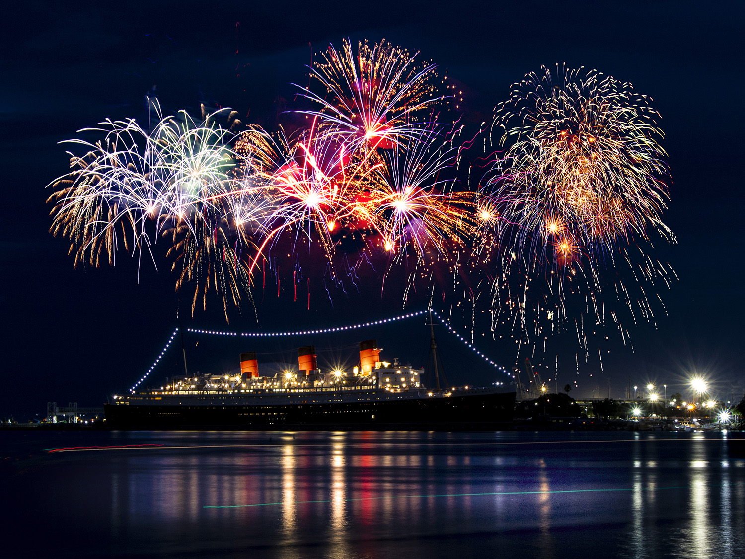 queen mary 2 reduce.jpg